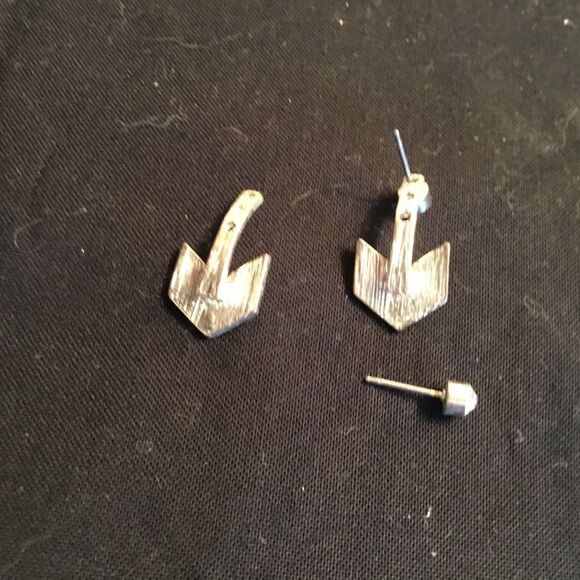 Silvertone and Clear Crystal Earrings - Picture 5 of 7